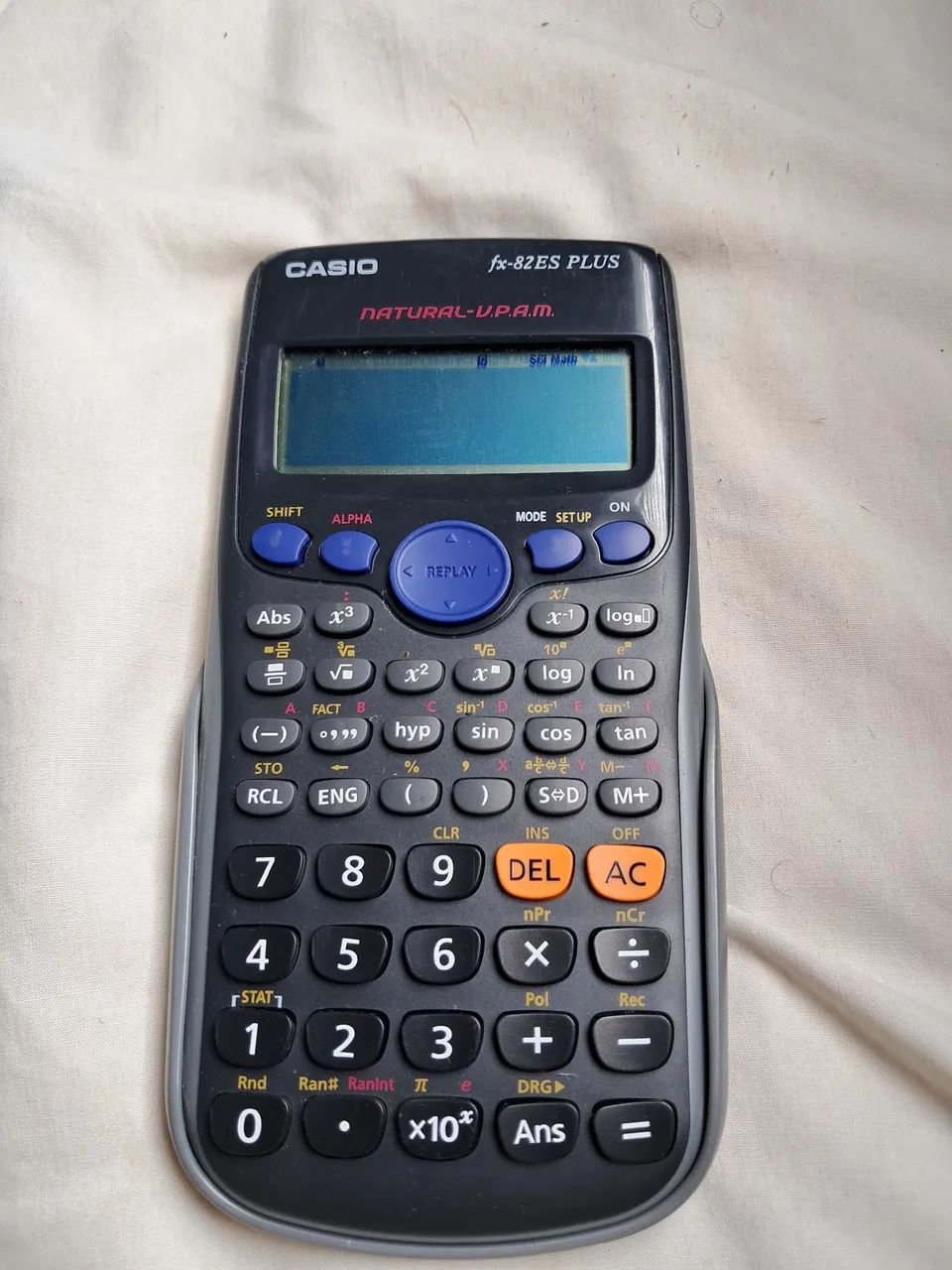 Calculadora Científica Casio fx-82ES Plus Periféricos e
