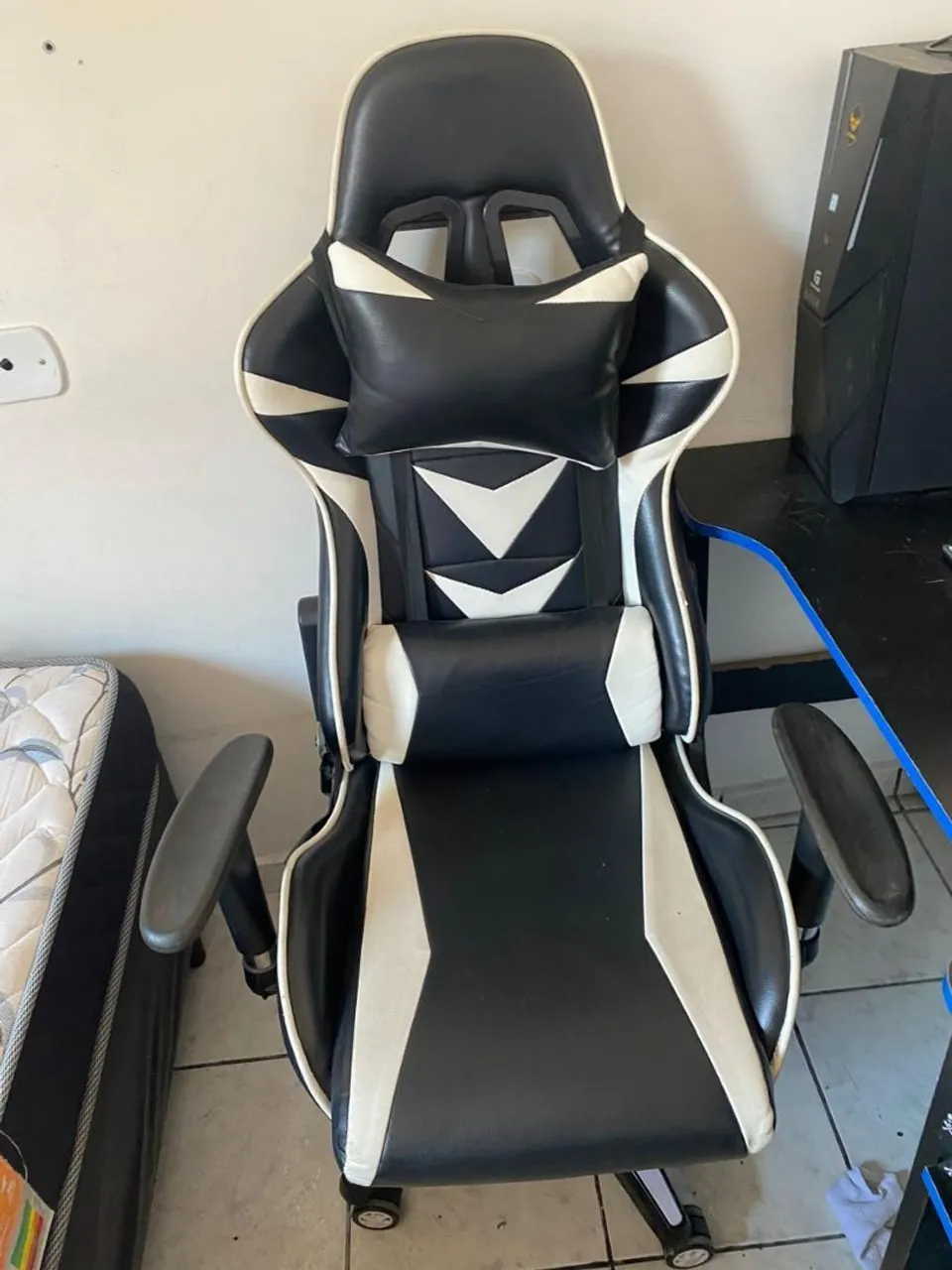 Cadeira Gamer Preto e Branco