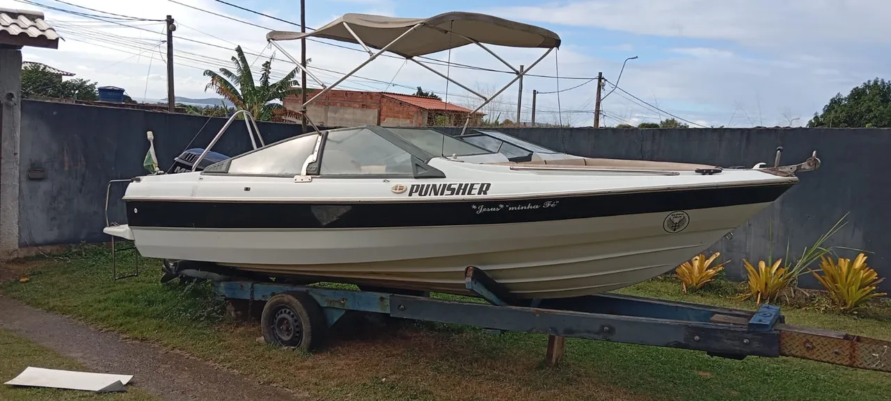 Lancha Ventura 20 pés 
