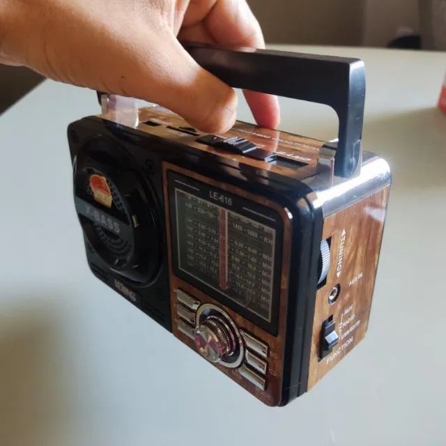 Aparelho de Rádio Am e FM + Bluetooth e USB / 220V e Bateria - Foto 3