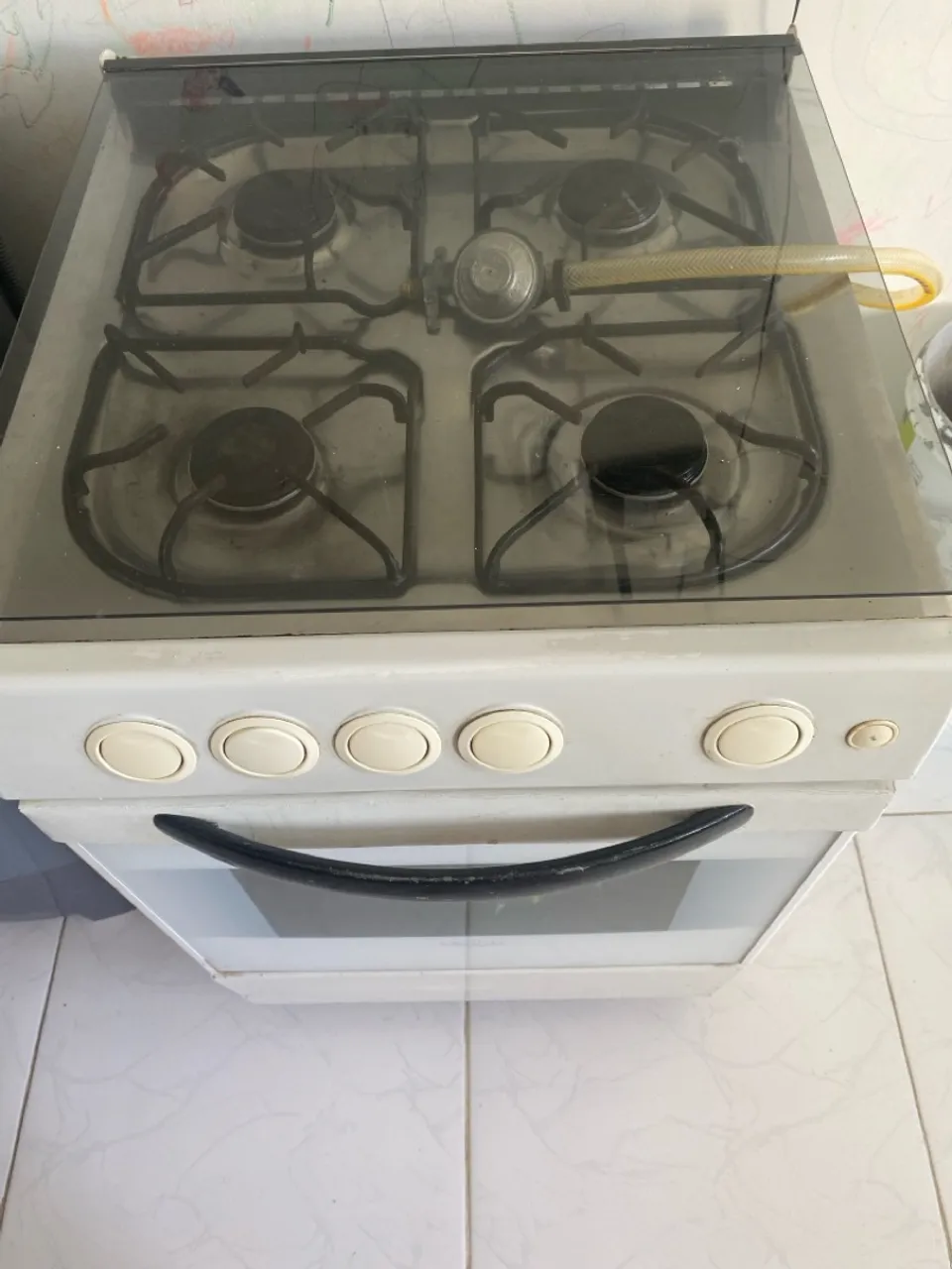 Fogão a gás com 4 bocas e tampa de vidro