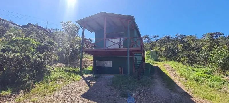 ALUGA-SE CASA NO MORRO