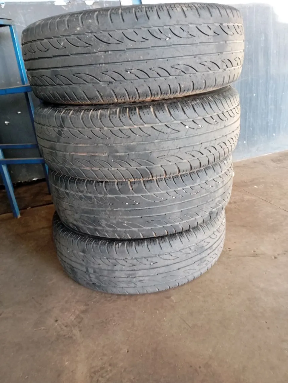 Vende-se quatro pneu