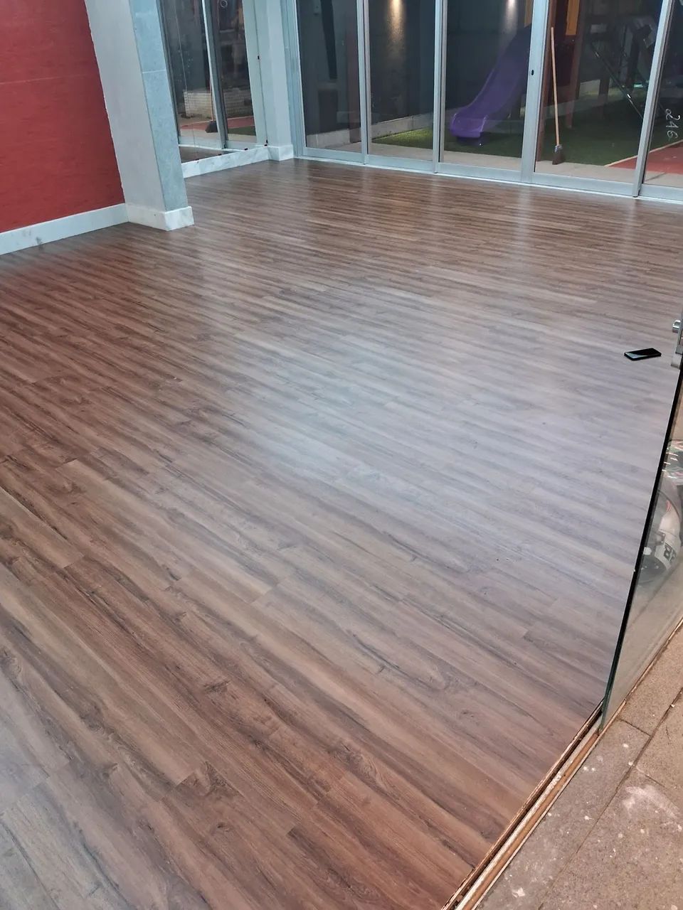 Piso Laminado para Ambientes Modernos - Foto 2
