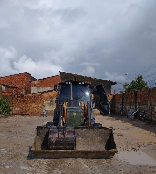 Alugo Retroescavadeira 