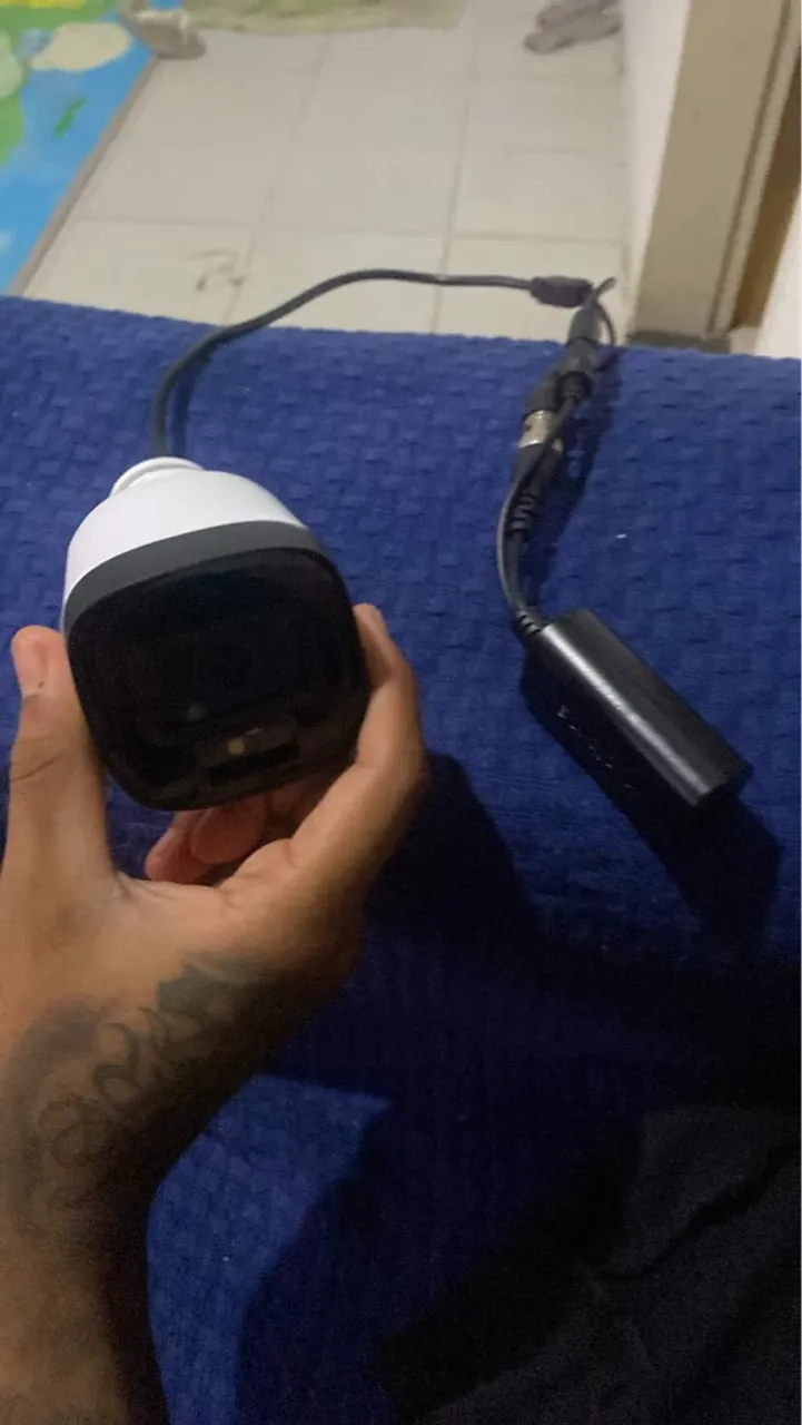 Câmera de Segurança com Cabo e Fonte