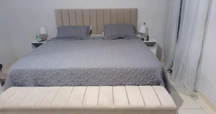Cabeceira de Cama Estofada Branca - Foto 2