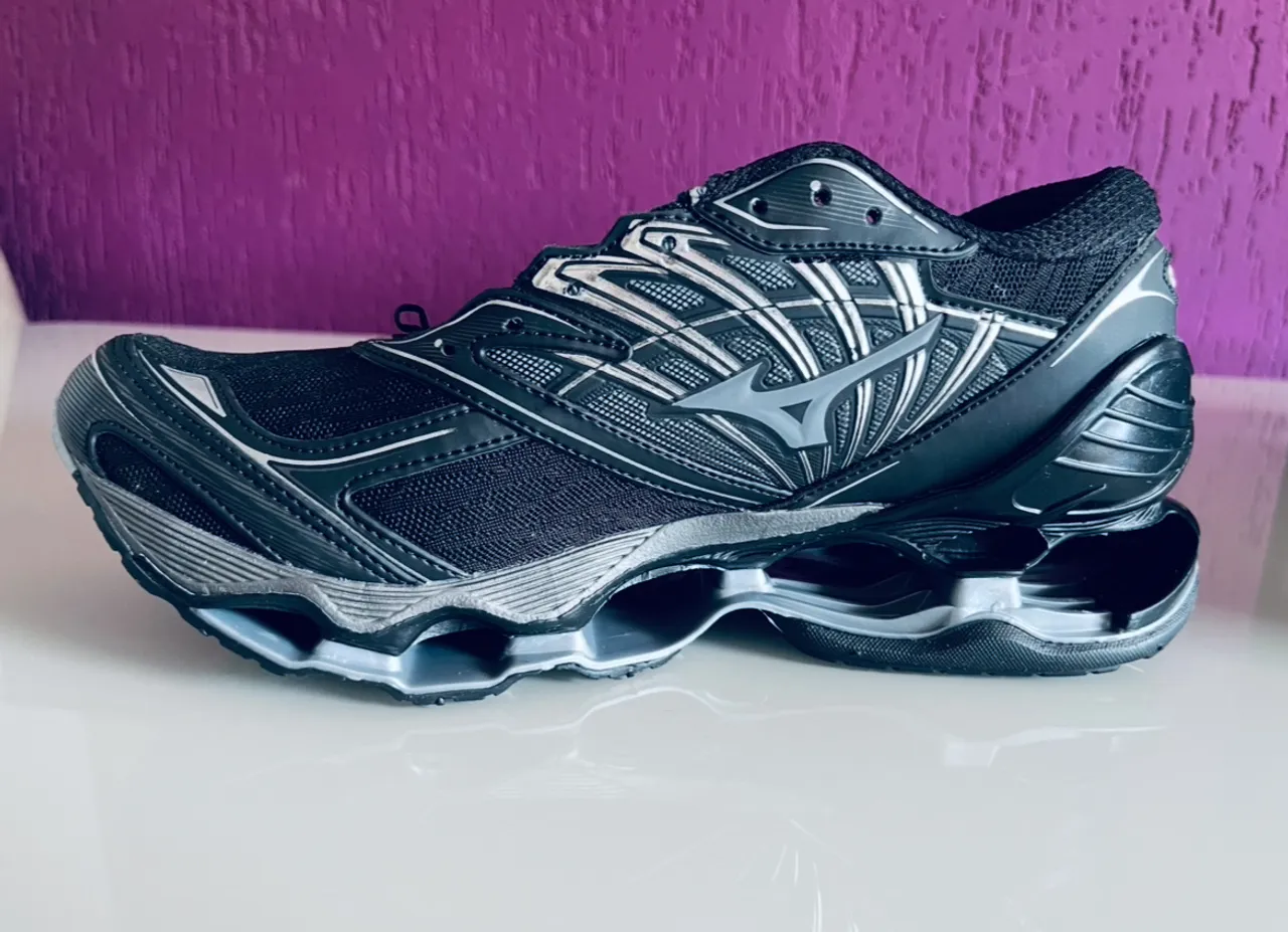 Tênis Mizuno 43