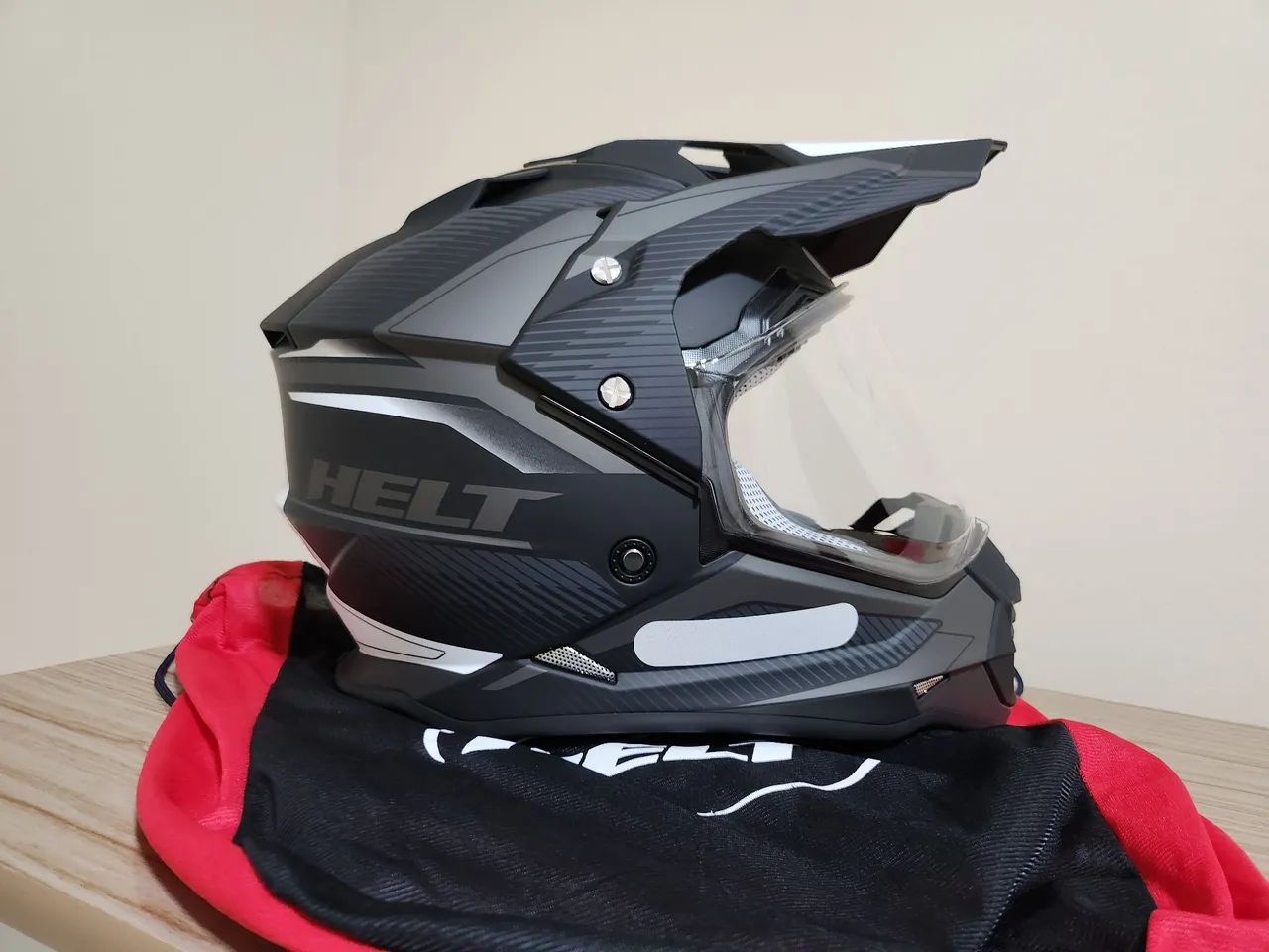 Capacete Helt 0km, nunca usado Tam. 60
