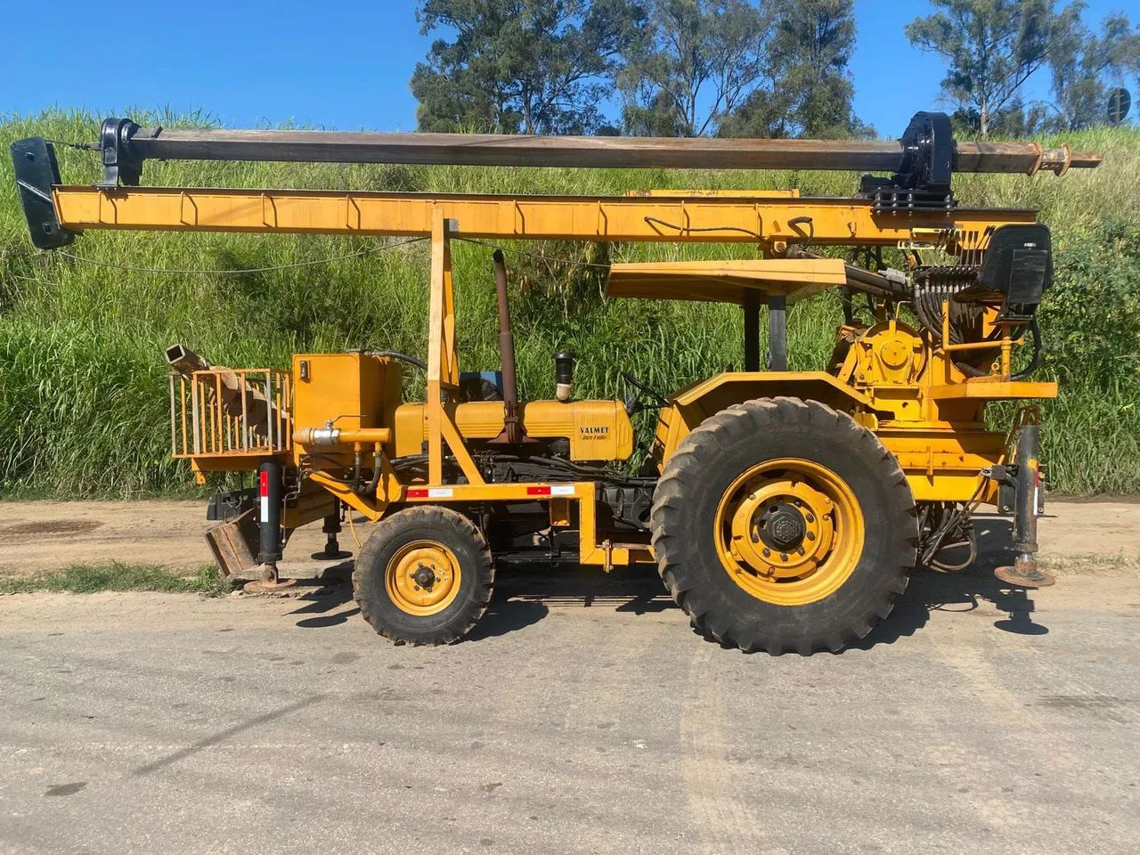 Trator Valmet para furo prefuratris 