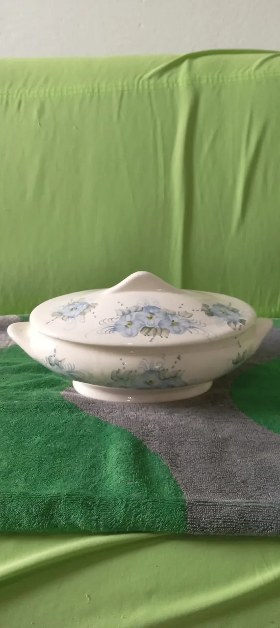 Sopeira de porcelana com design floral