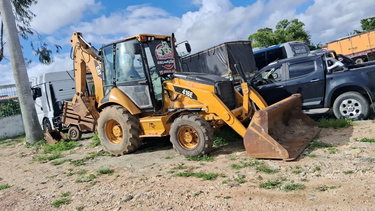 Retroescavadeira Caterpillar 416E ano 2011 4x4 