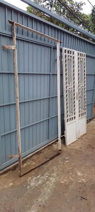 R$3500,00 //// RELIQUIA PORTA ANTIGA DE FERRO 2 FOLHAS COM BATENTE  - Foto 3