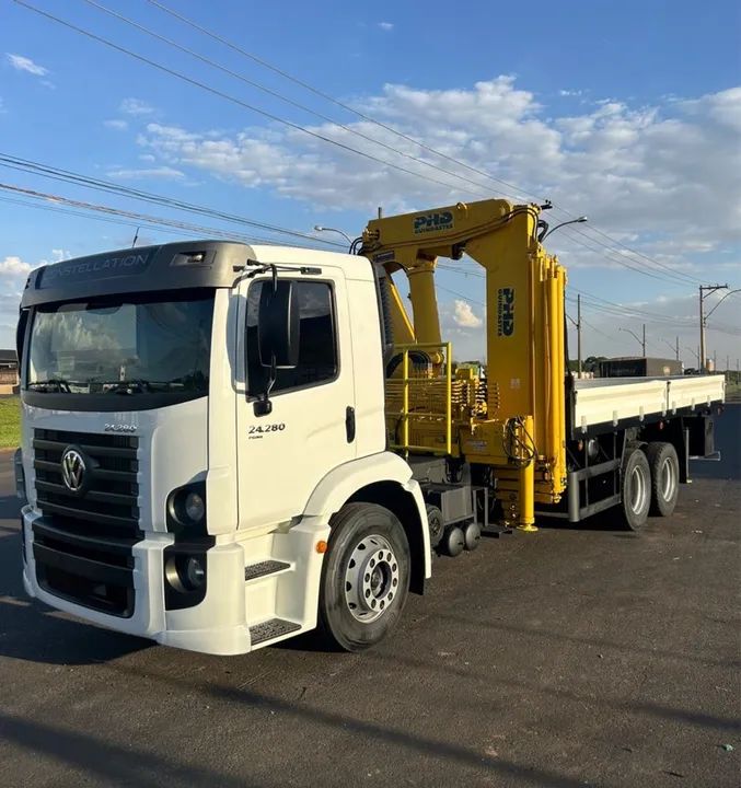 VW 24.280 ano 2022, 6x2, com 178.000 km, Munck PHD modelo 35007 de 35 toneladas, em SP