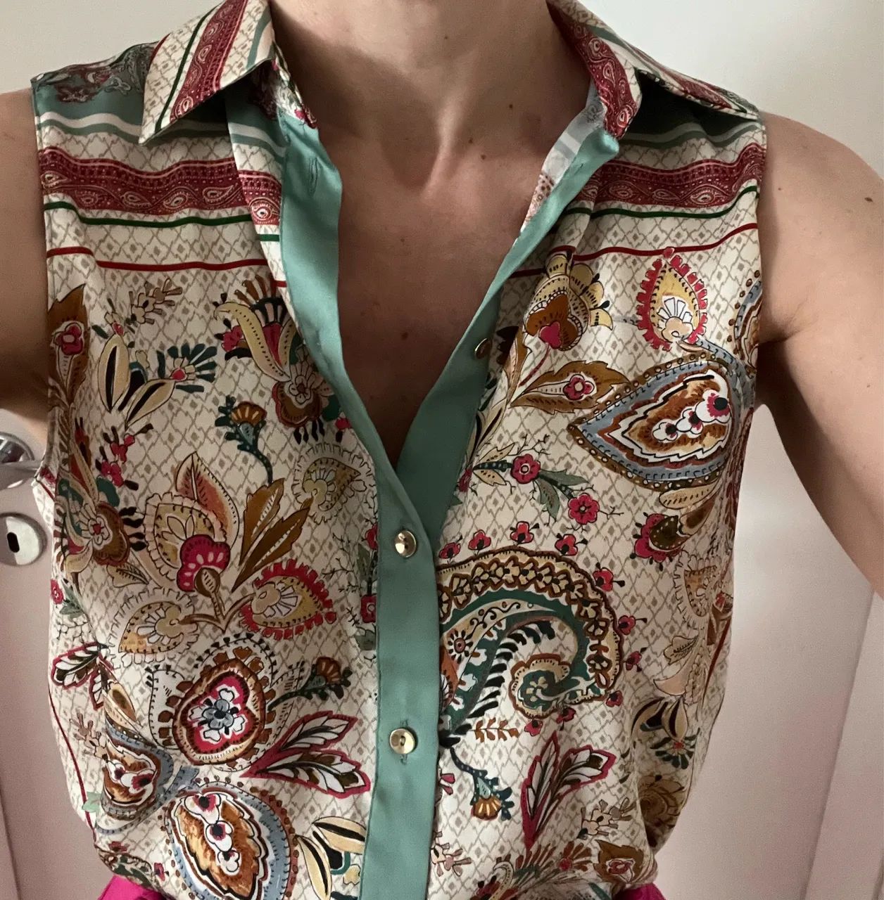 Camisa Zara Sem Manga com Botões  - Foto 2
