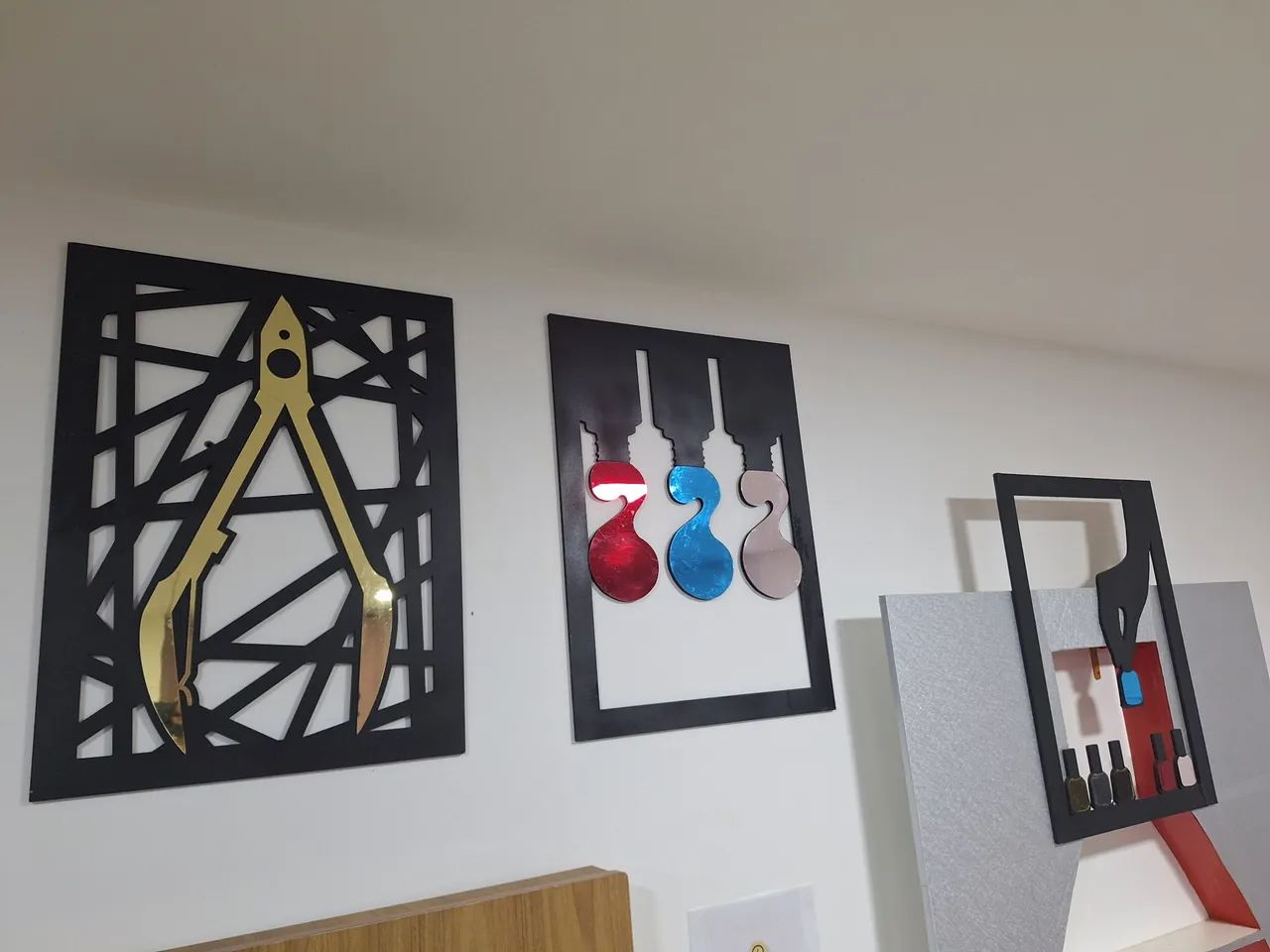 Quadros decorativos para salão de beleza 180,00 os dois<br>Quadros decu 10x 23,00 cartão
