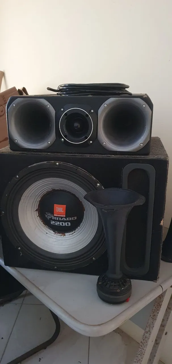 Caixa de Som Tornado JBL 2200 15 Polegadas
