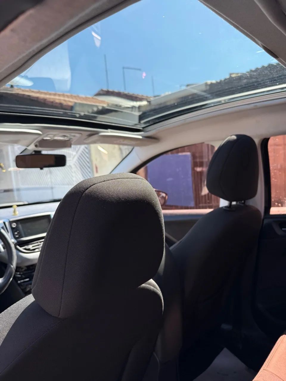 Peugeot 208 Grife com teto panorâmico  - Foto 4