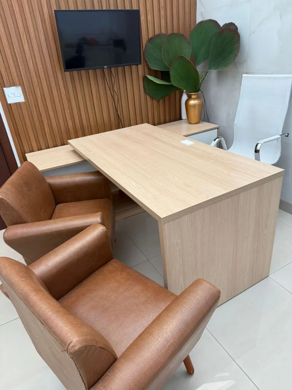 Office/Consultation Desk