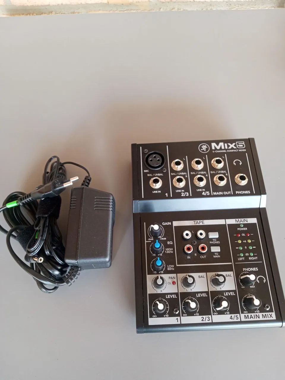 Mesa de Som Makie Mix5 