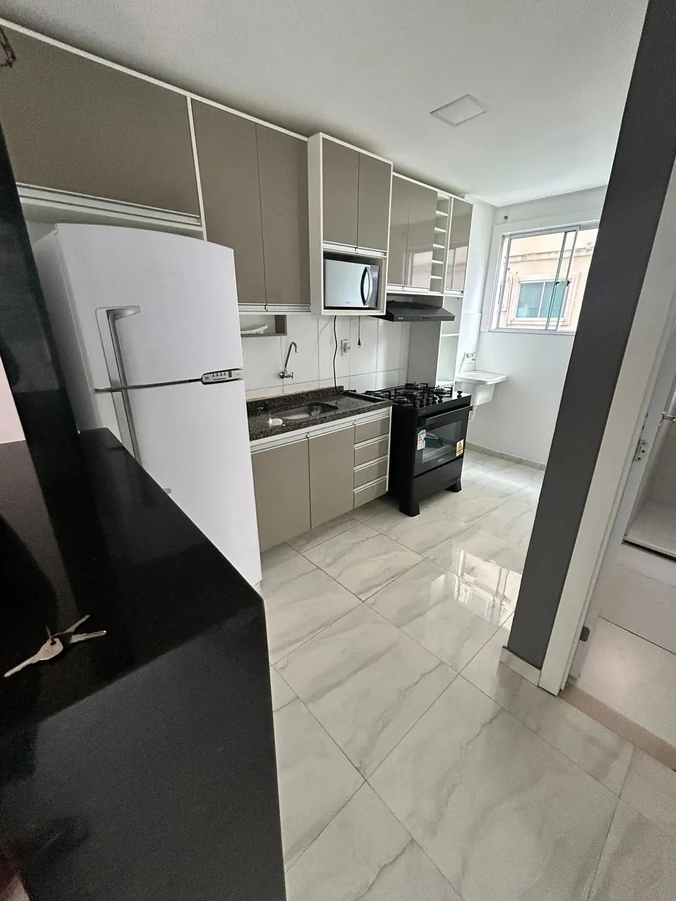 ALUGO APARTAMENTO GARDEN SEMI MOBILIADA NO CONDOMÍNIO DOU ALTO DA COLINA- CAMAÇARI