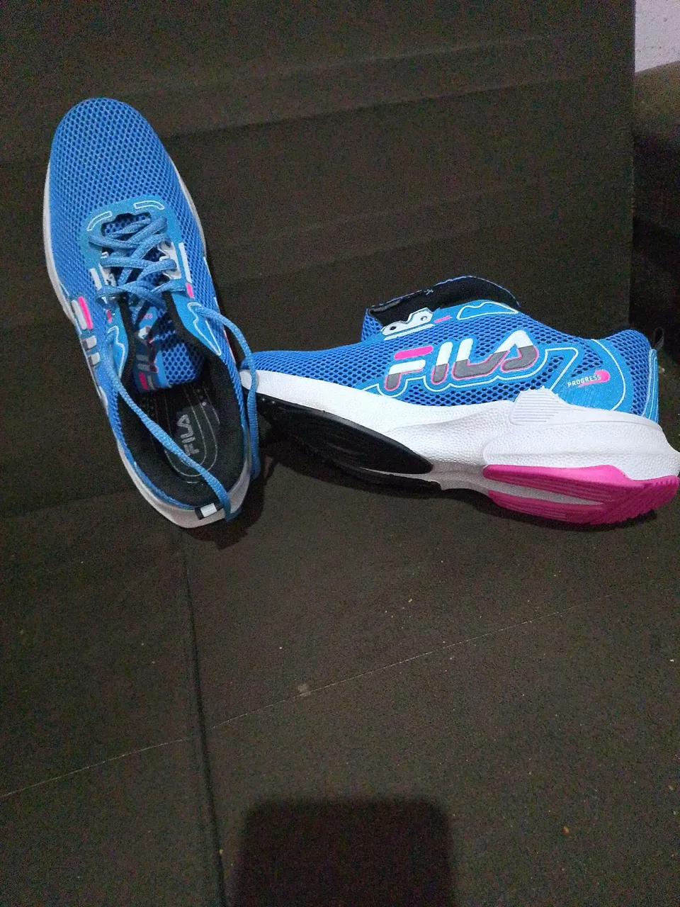 Tênis Fila Azul Esportivo - Conforto e Estilo