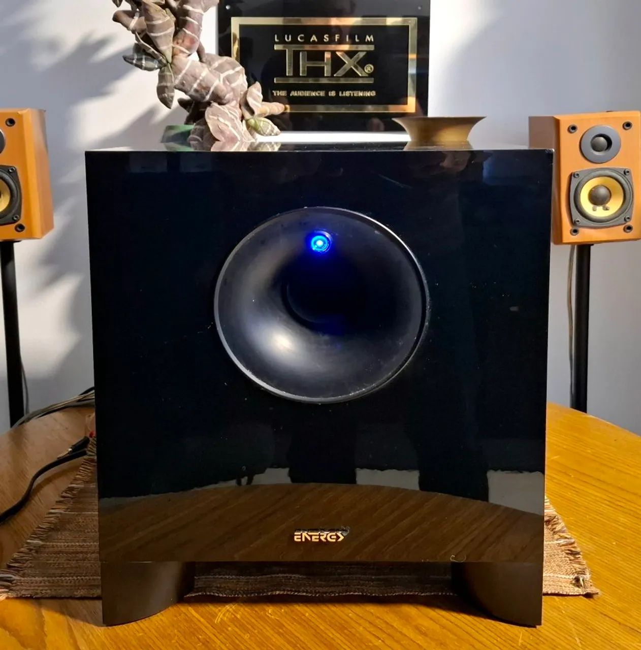 SUBWOOFER ENERGY ESW-8 80 a 240w 33Hz<br>Downfiring<br>WWW