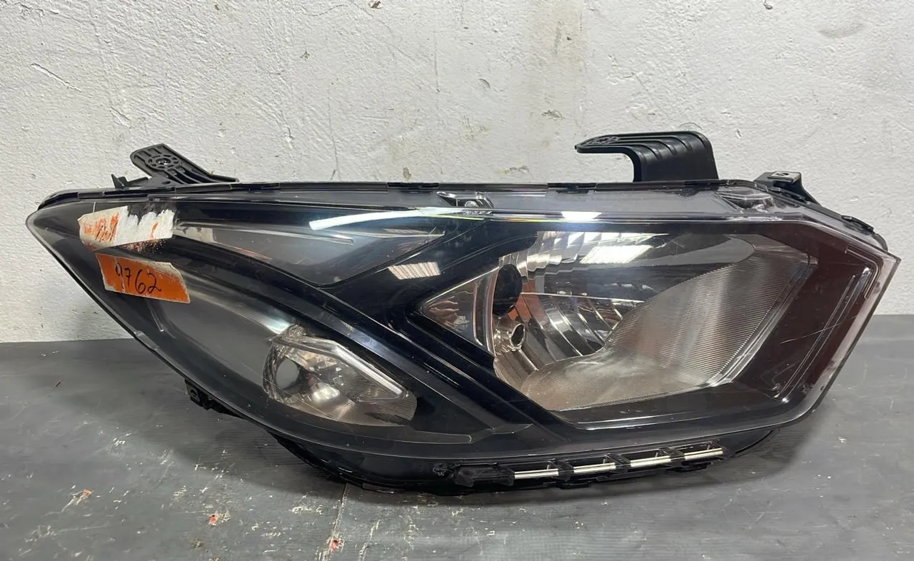 Farol Chevrolet Ônix 2020 lado direito