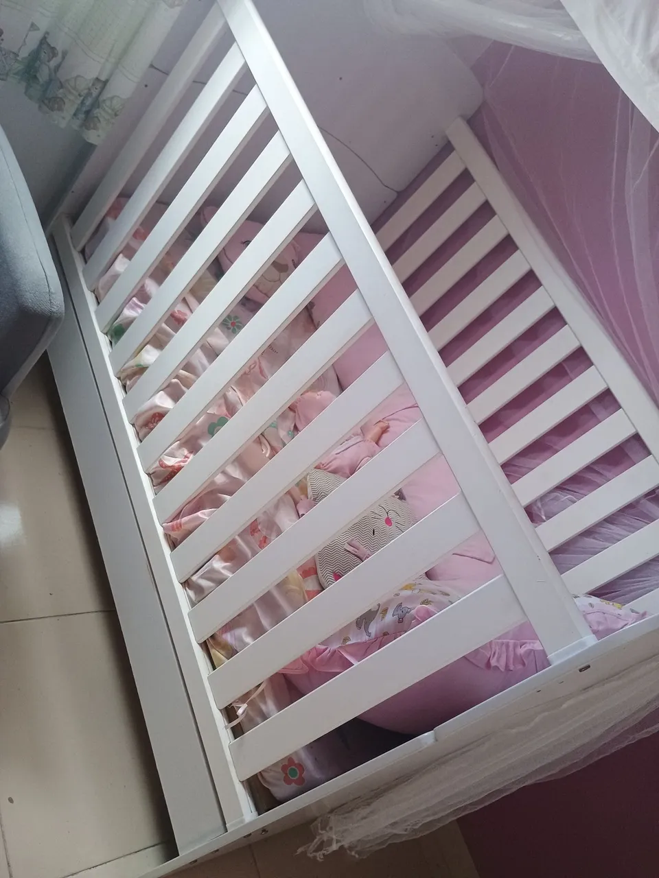 Berço Branco para Bebê com colchão- Conforto e Segurança