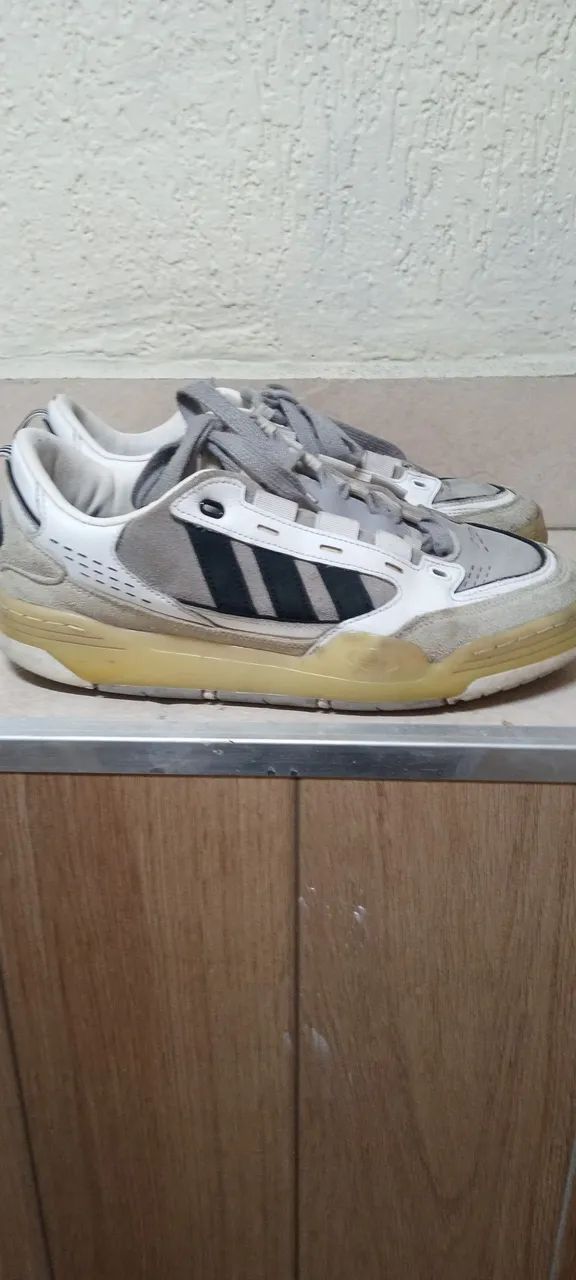 Tênis Adidas tamanho 43