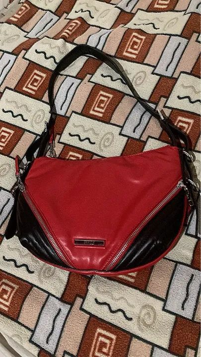 Bolsa de Ombro Vermelha e Preta