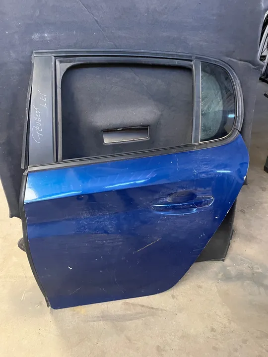 W Porta traseira esquerda do Peugeot 208 2022