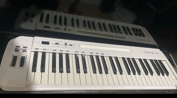 teclado-controlador-midi-usb-samson-carbon-49-teclas-_JM, semi novo <br>Valor 950 reais - Foto 2