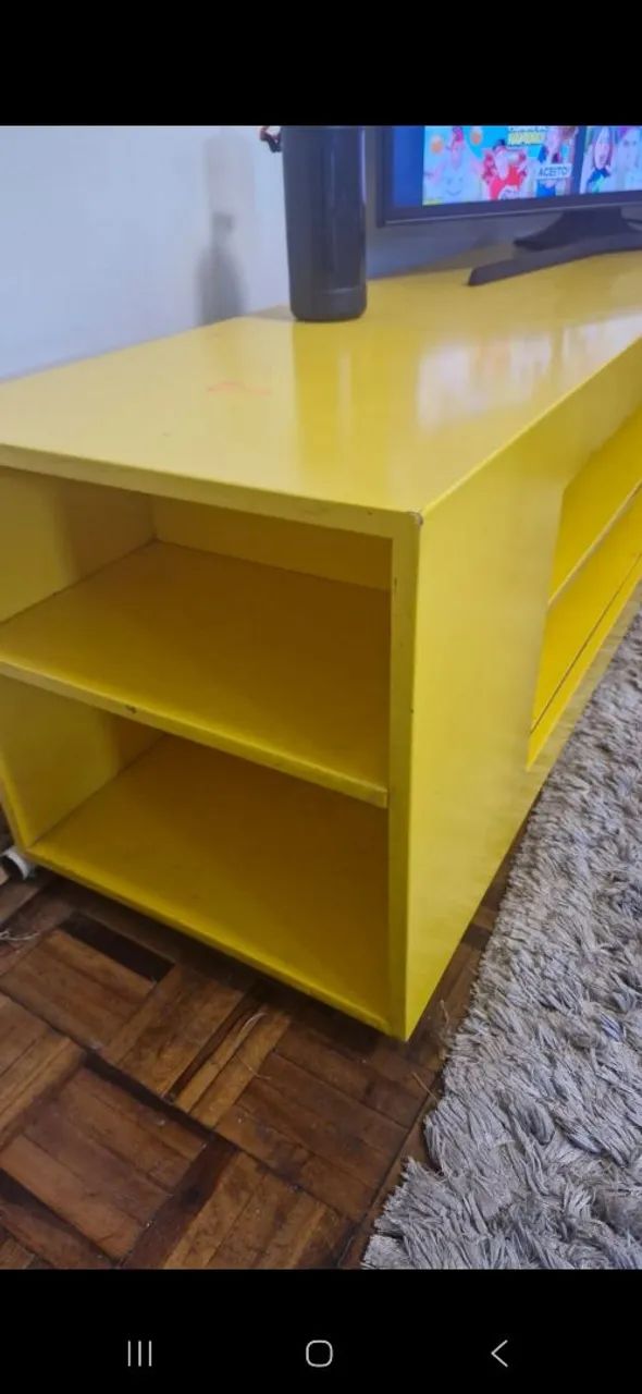 Rack amarelo moderno com prateleiras - Foto 2
