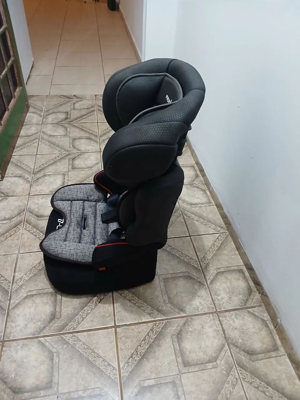 Cadeirinha que vira assento para carro - Foto 2