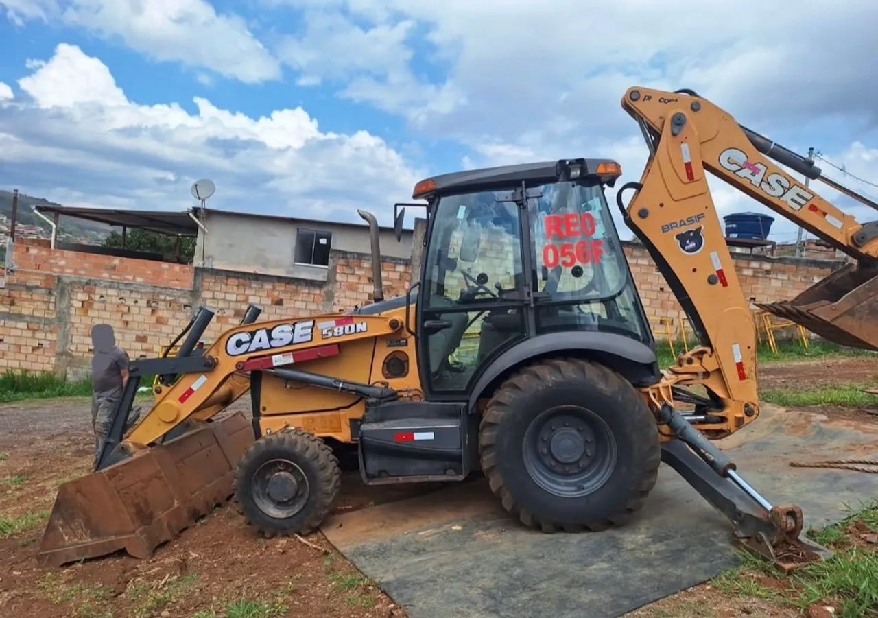 RETROESCAVADEIRA CASE 580N 4X4 ANO 2018 - Foto 2