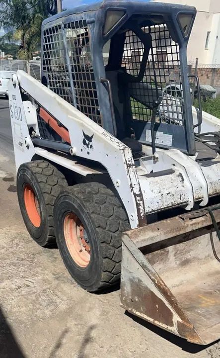 Mini Carregadeira Bobcat S130 
