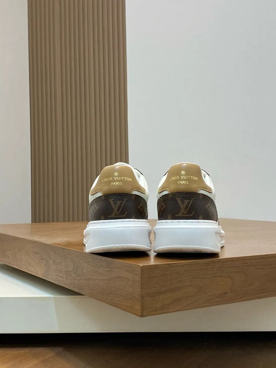 Tênis Louis Vuitton em couro  - Foto 5