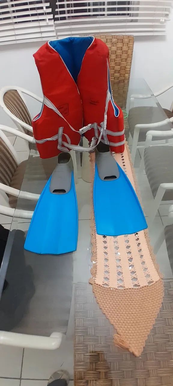 Colete salva vidas e pé de pato  - Foto 3