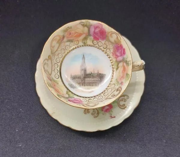 Xícara de café de porcelana inglesa
