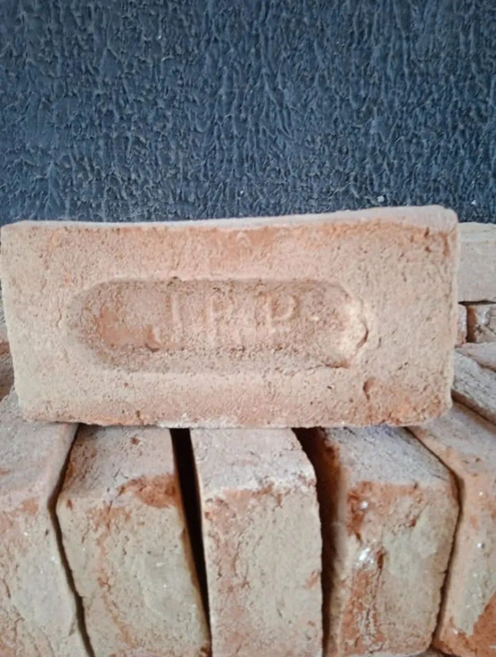 Tijolos de barro usados medindo 5.5x12x22