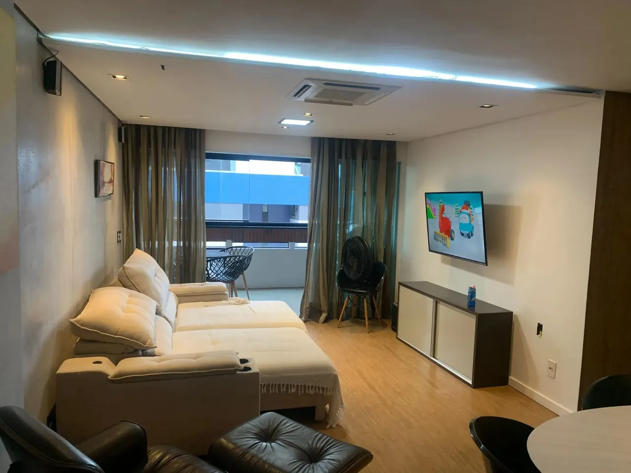 Oportunidade! Apto a 200 m da Praia de Jatiuca, com 133 m 2 vgs, reformado, completo de ar
