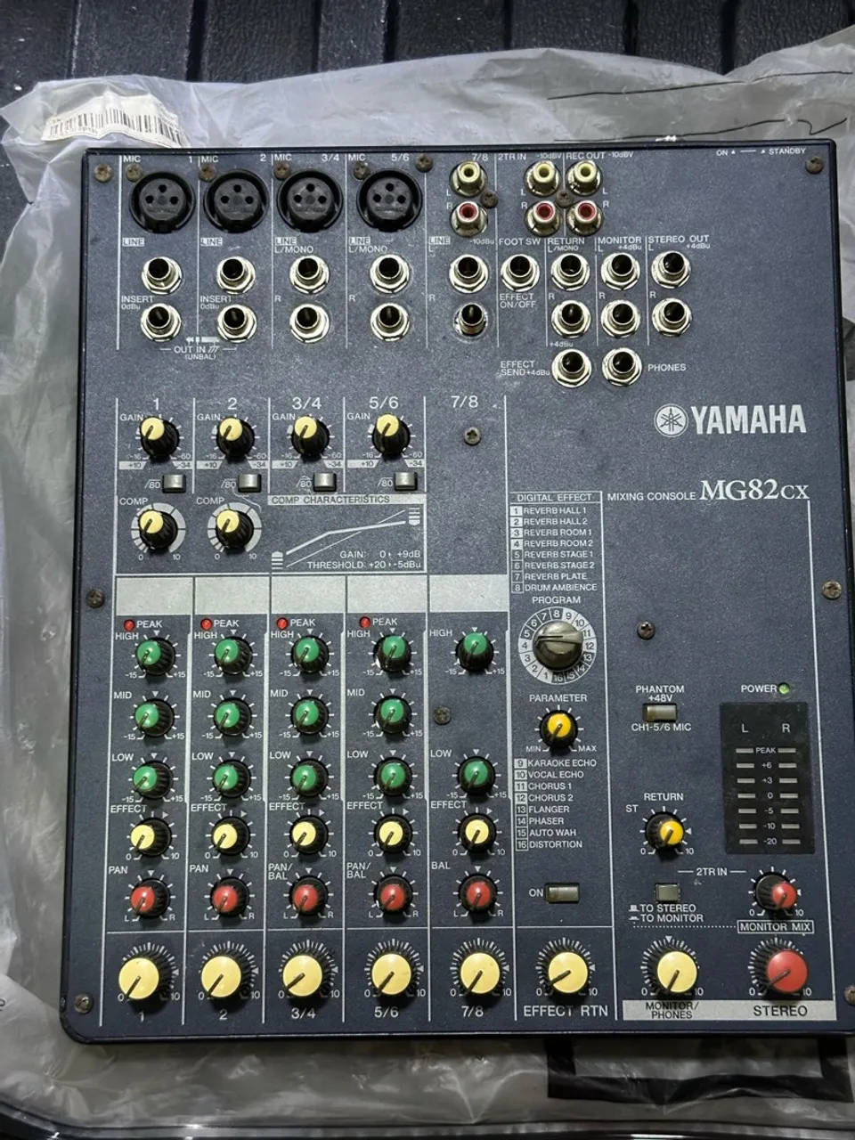 Mesa de som Yamaha 100%