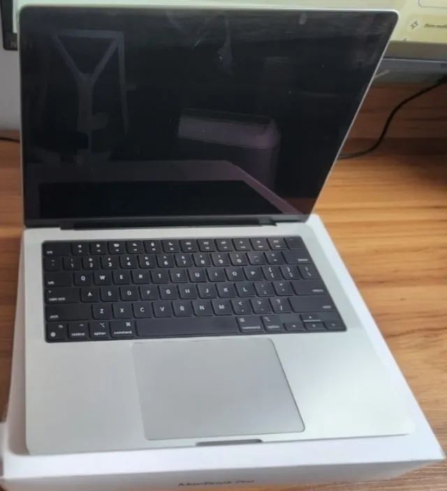 Mackbook chip apple m3 pro 18gb 14" - 512gb SSD