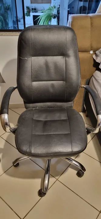 Doa-se cadeira de escritório usada