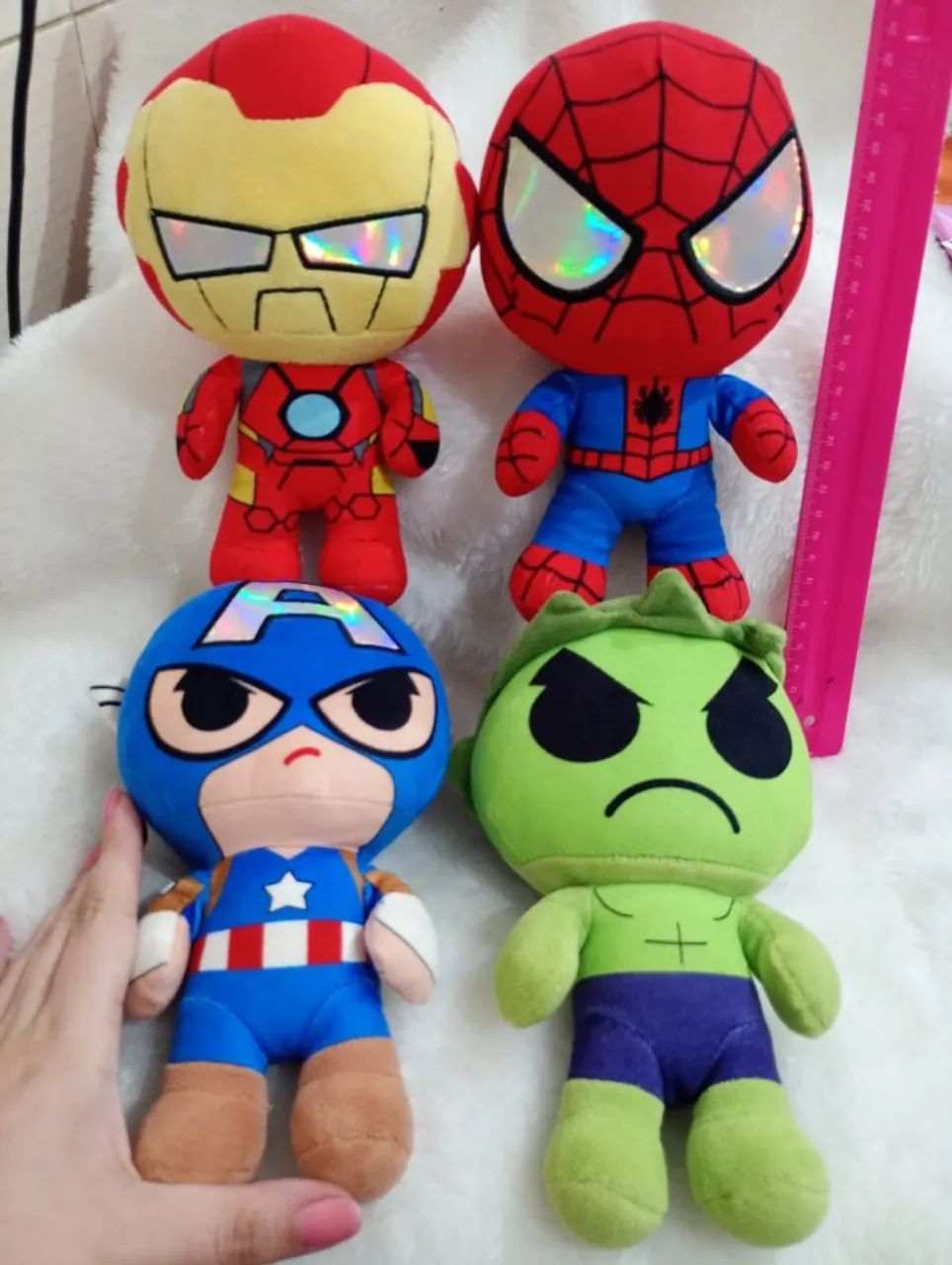 Pelúcias Vingadores Homem de ferro, Hulk, Capitão América, Homem aranha kit com 4 original