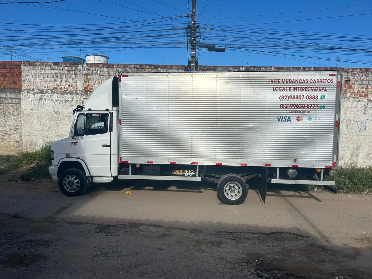 710 Mercedinha. Vendo ou troco em caminhão com baú 6.20 ou 6.50