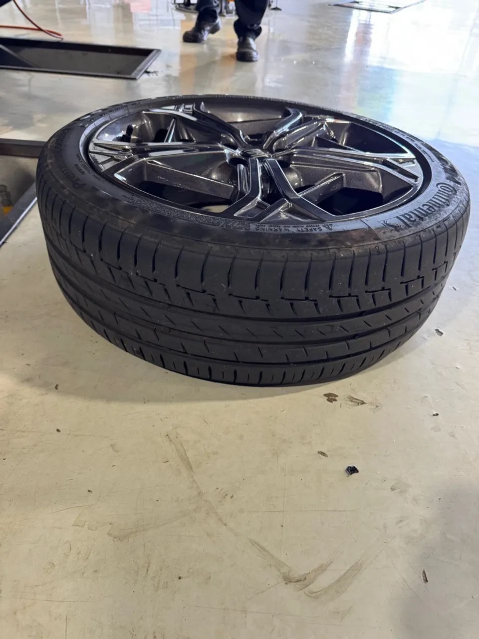 Pneu Continental 215/45 r18  h xL