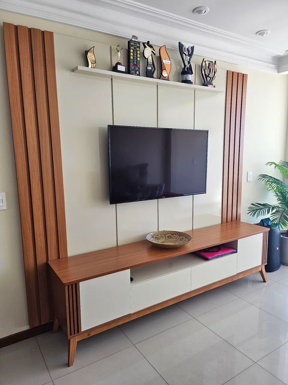 Rack com painel sala64316922683649120