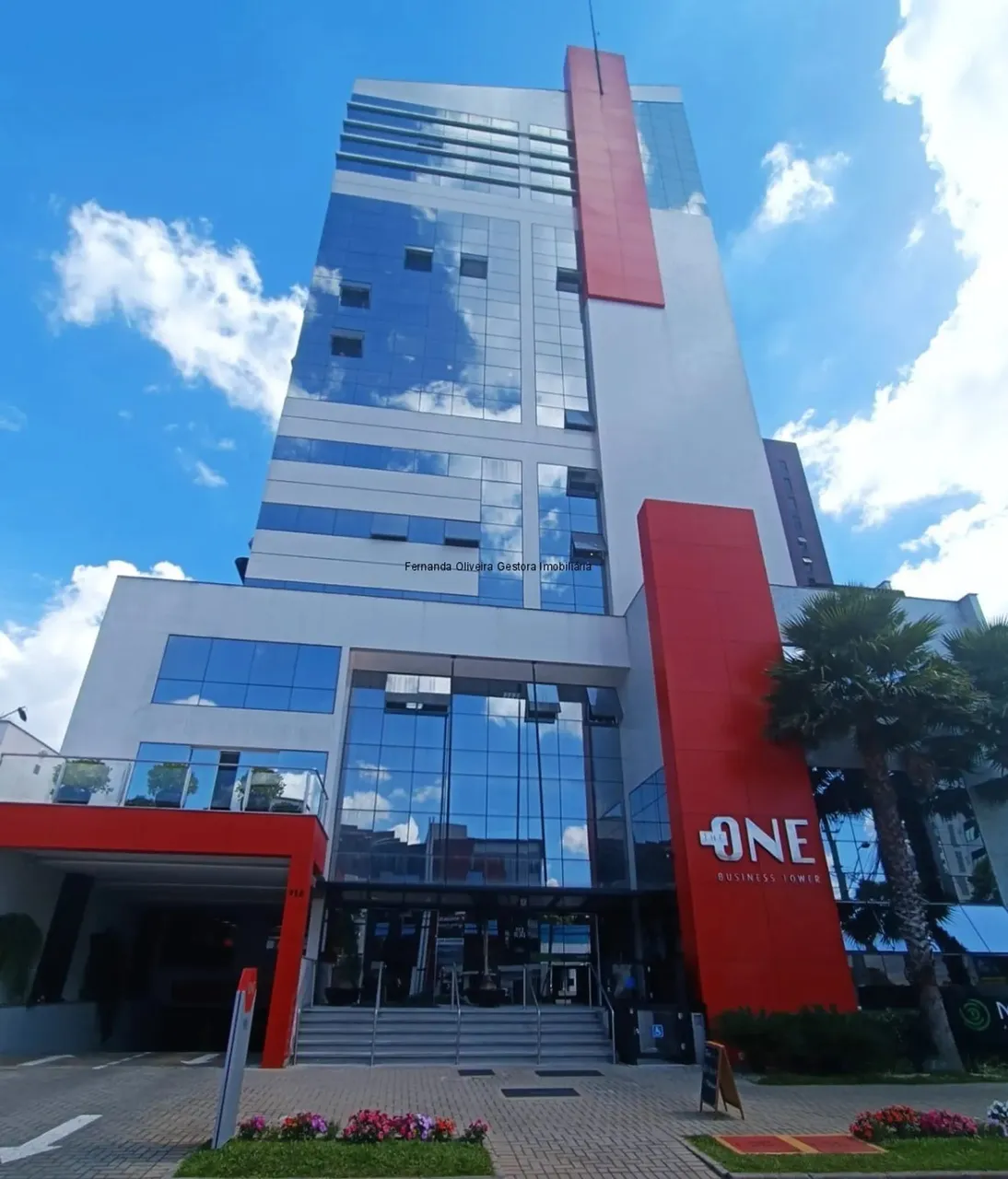Sala Comercial à Venda em Condomínio no Bairro São Pedro - São José dos Pinhais-PR: 43 m²,